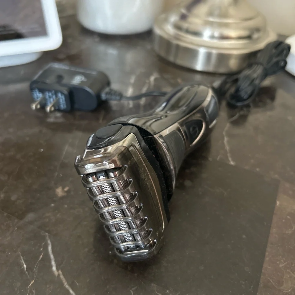 Rechargeable Electric Foil Shaver with LED Display & Charger
